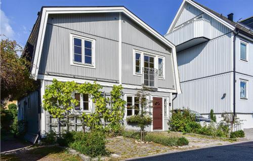 Cozy Home In Karlskrona With Kitchen