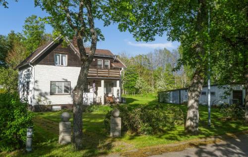 3 Bedroom Beautiful Home In Vstervik