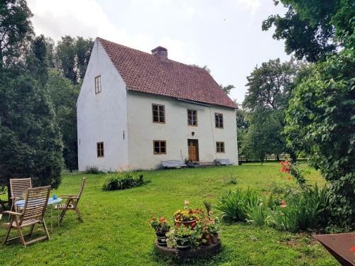 Genuine Gotland house with large garden in Roma