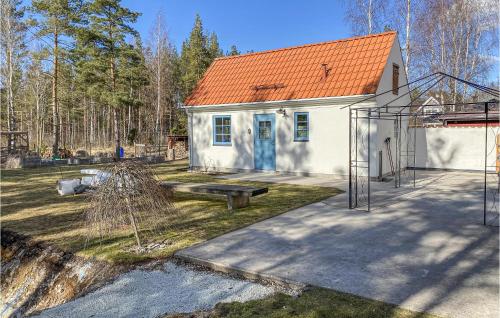 Cozy Home In Ljugarn With Kitchen